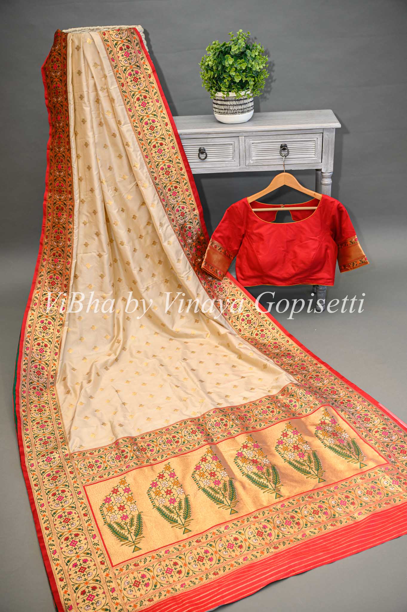 Bridal wear Red and Cream Saree at Rs 10199 | दुल्हन की साड़ी in Valsad |  ID: 14005992597