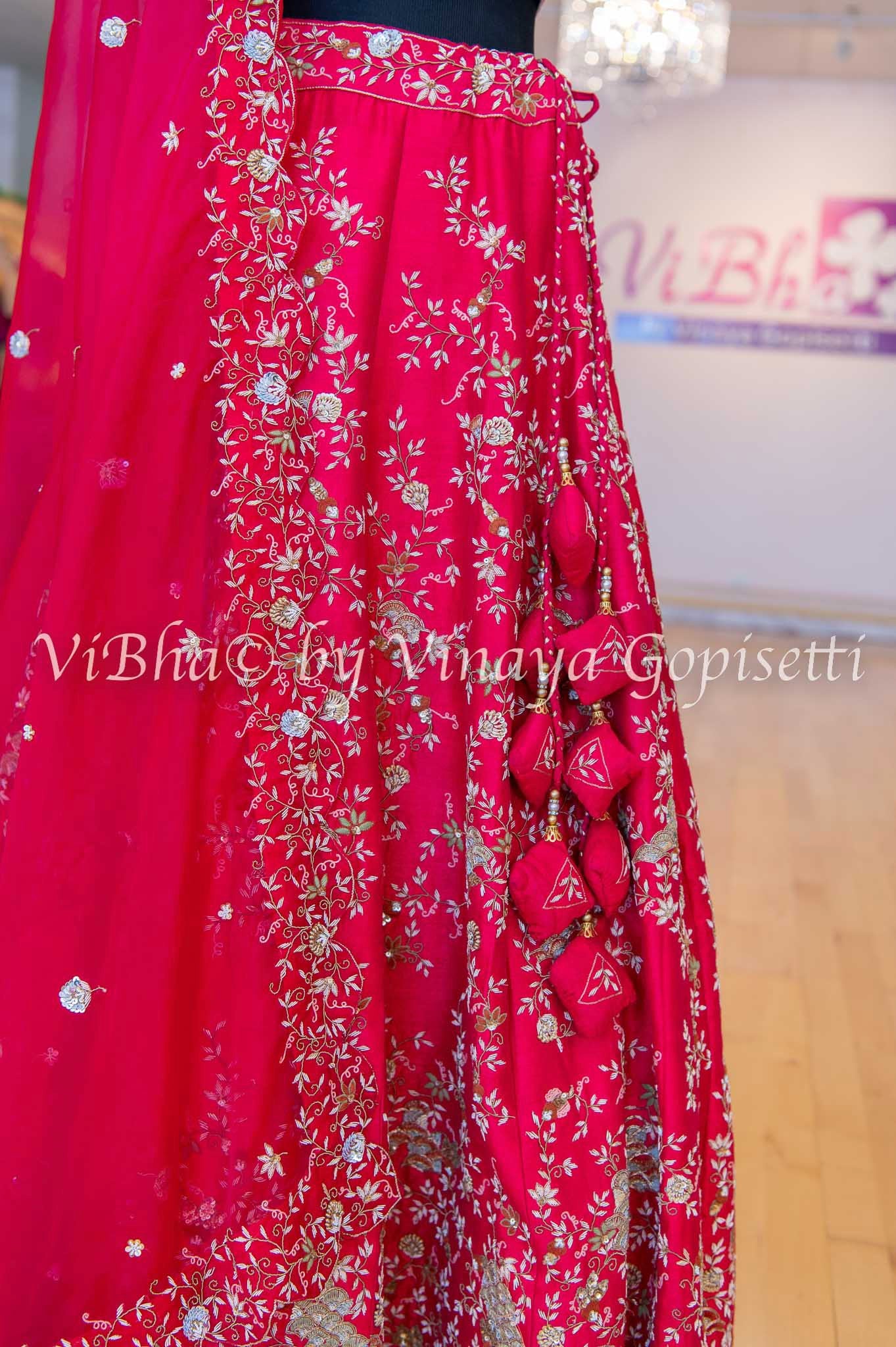 Bridal accessories for red lehenga. | Latest bridal dresses, Asian bridal  dresses, Red bridal dress