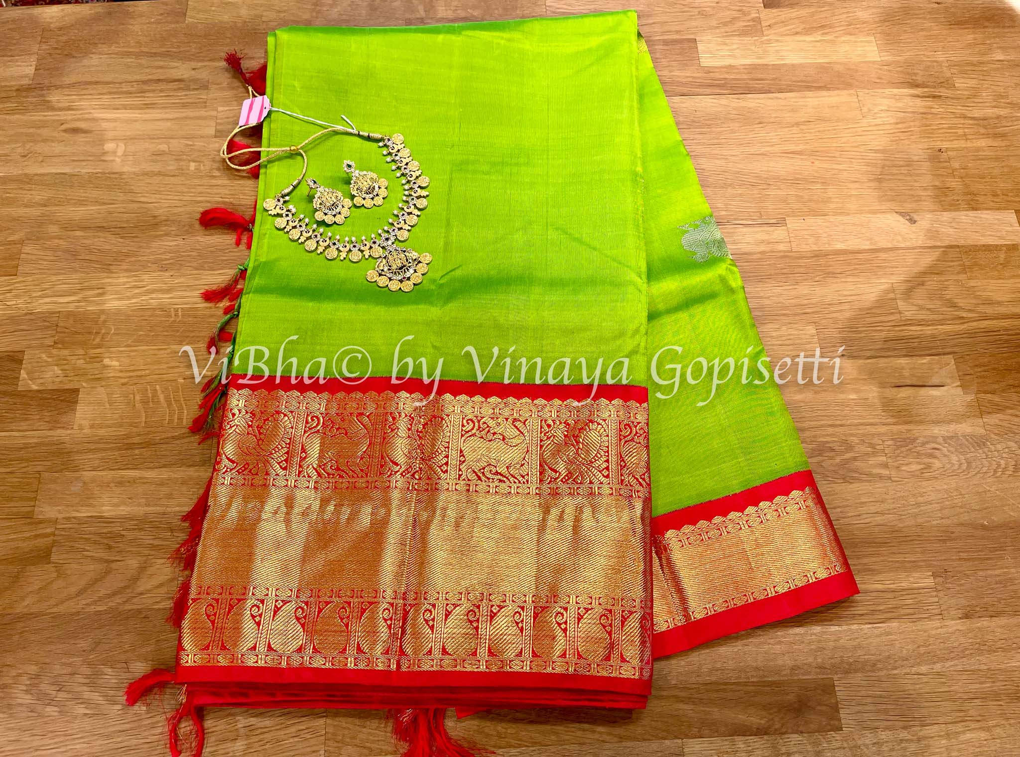 New Grand look krosha saree kuchu design using gold beads / saree tassels -  Needle and Craft … | Saree kuchu designs, Saree tassels designs, Saree kuchu  new designs