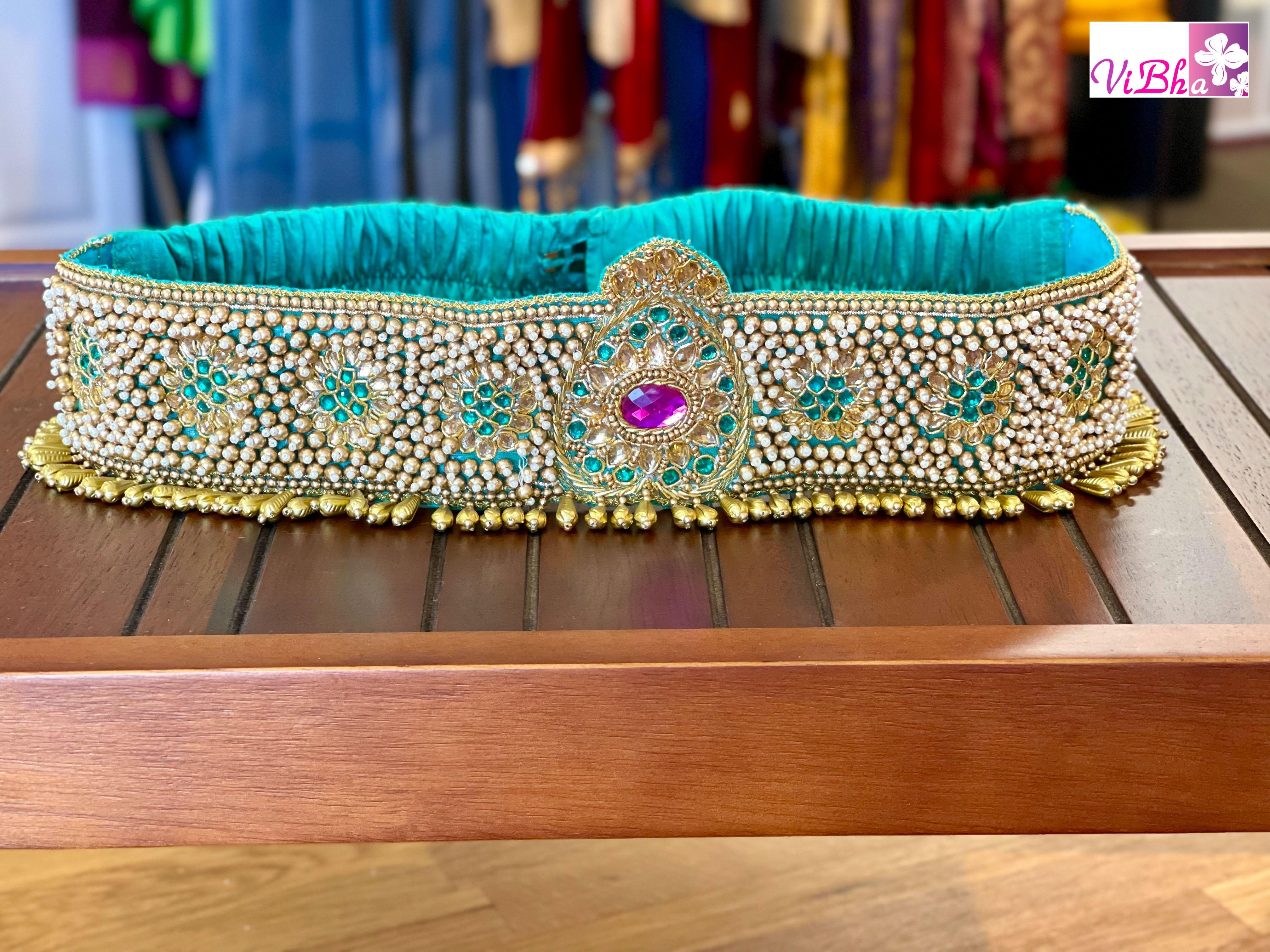 12 Kamarbandh Designs We are Going CRAZY Over! | Saree with belt, Gold waist  belt, Vaddanam designs